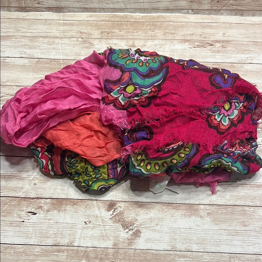 NWT Vera Bradley Soft Fringe Scarf  Pink Swirls Scarf